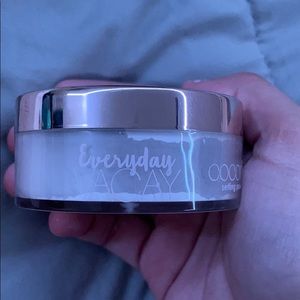 Everyday Vacay setting powder